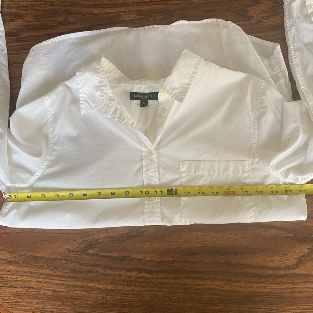 06:09- Banana Republic Button Down Shirt - Picture 12 of 15